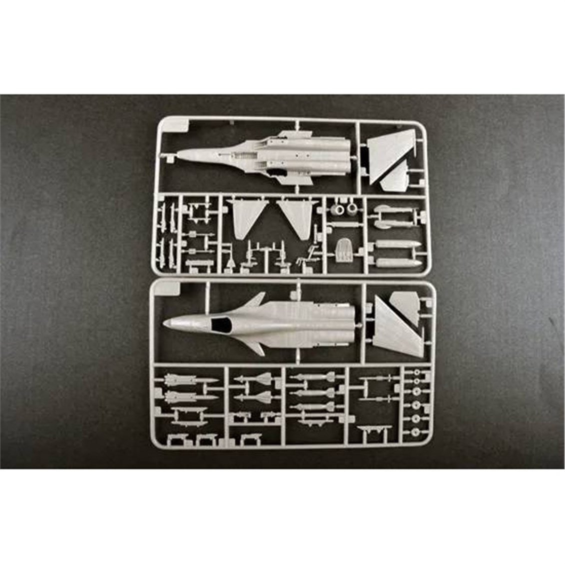Trumpeter 01329 1/144 Ölçek, SU-34 Strike Flanker, Savaş Uçağı Plastik Model Kiti