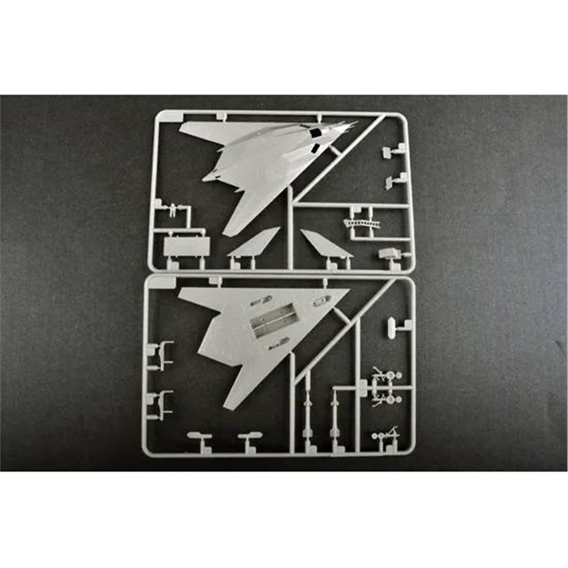 Trumpeter 01330 1/144 Ölçek, F-117Nigh Hawk, Savaş Uçağı Plastik Model Kiti