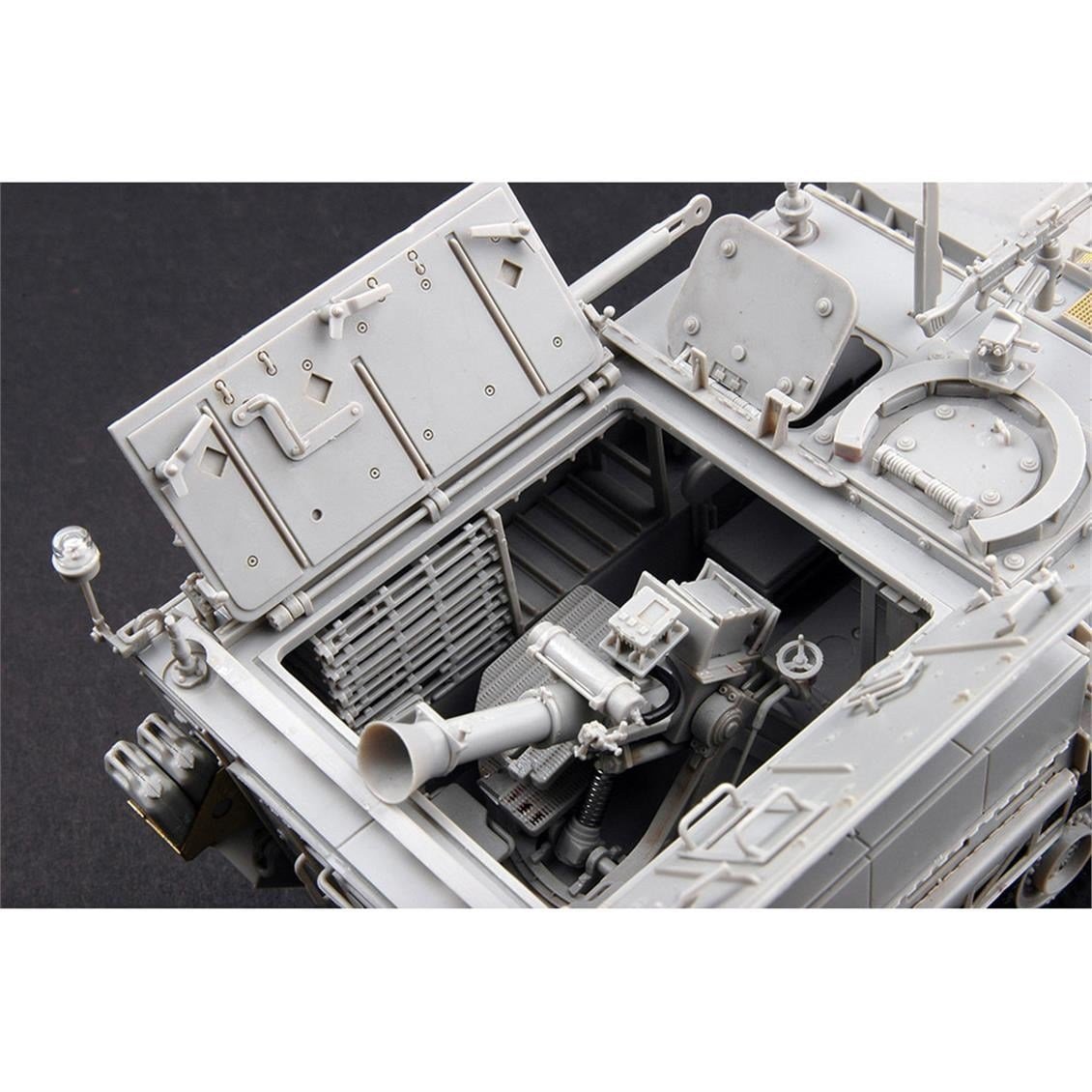 Trumpeter 01512 1/35 Ölçek, M1129 Stryker Havan Topu Taşıma Aracı ve 120 mm Havan Topu, Plastik Model Kiti