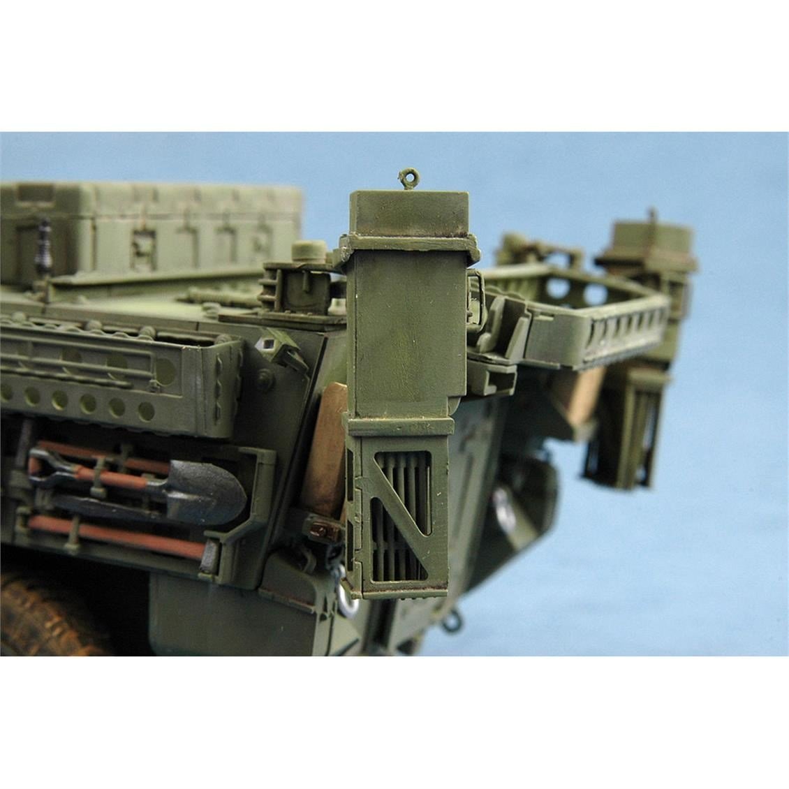 Trumpeter 01575 1/35 Ölçek, M1132 Stryker Mühendis Ekibi Aracı ve SMP-Mayın Pulluğu, Plastik Model Kiti