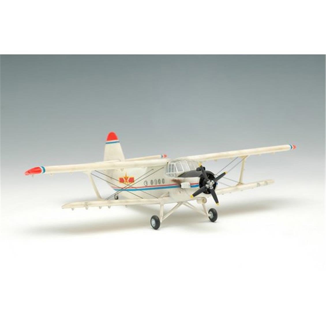 Trumpeter 01602 1/72 Ölçek, Antonov An-2 Colt / CHN Y-5, Çok Amaçlı Uçak, Plastik Model Kiti
