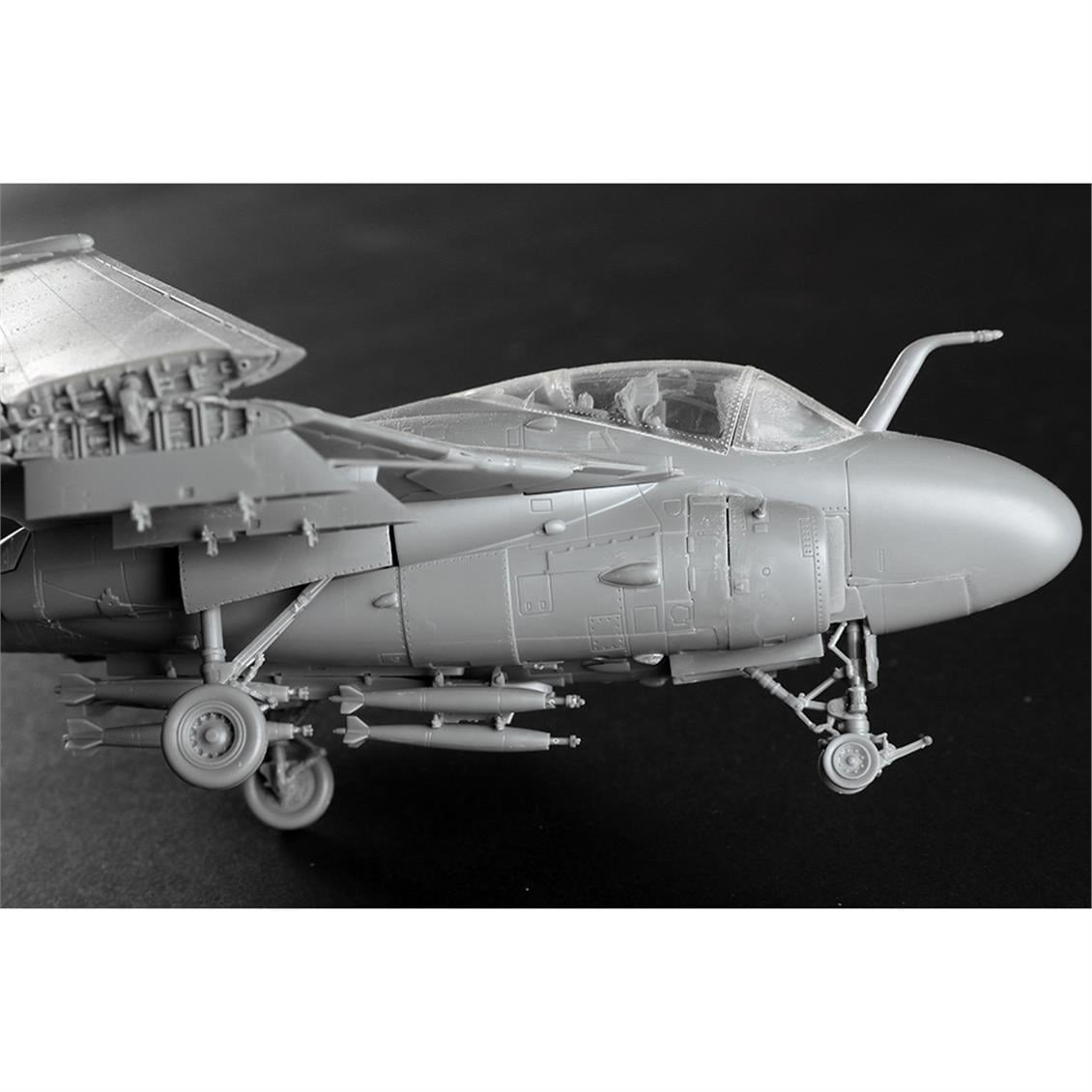 Trumpeter 01641 1/72 Ölçek, A-6E Intruder Savaş Uçağı, Plastik Model Kiti