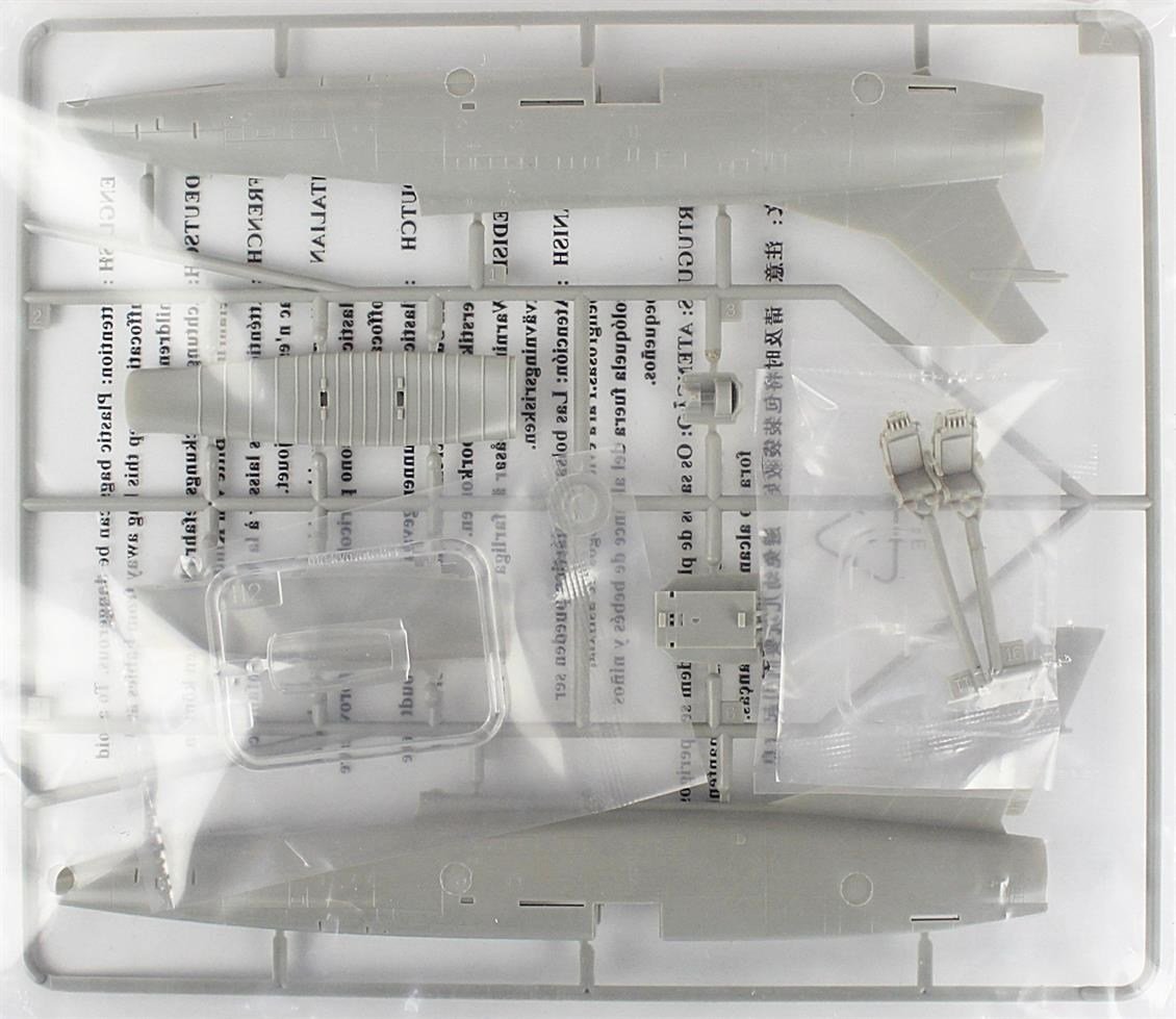 Trumpeter 01648 1/72 Ölçek, F-100C Super Sabre Savaş Uçağı Plastik Model Kiti