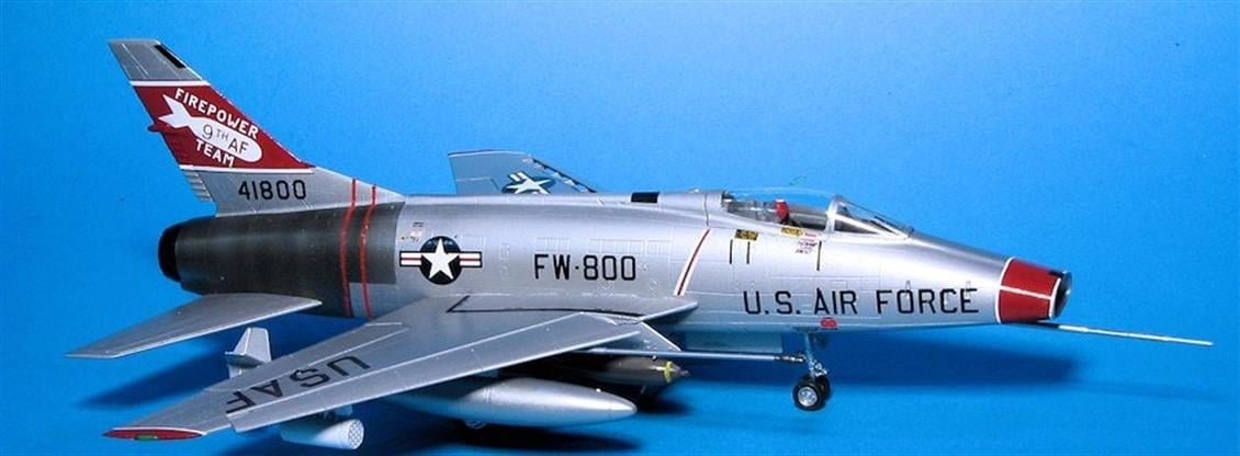 Trumpeter 01648 1/72 Ölçek, F-100C Super Sabre Savaş Uçağı Plastik Model Kiti