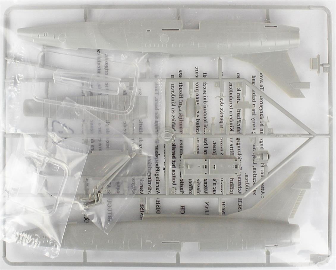 Trumpeter 01650 1/72 Ölçek, F-100F Super Sabre Savaş Uçağı Plastik Model Kiti