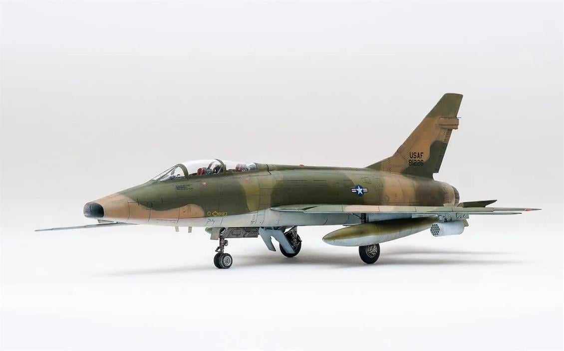Trumpeter 01650 1/72 Ölçek, F-100F Super Sabre Savaş Uçağı Plastik Model Kiti