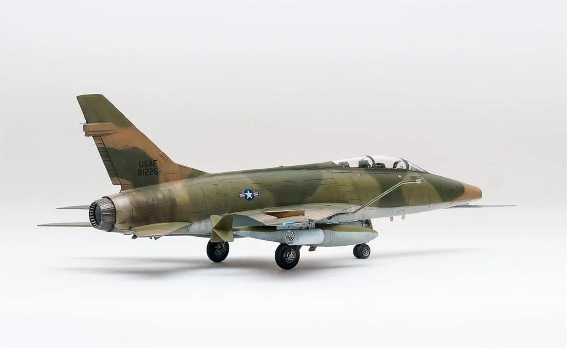 Trumpeter 01650 1/72 Ölçek, F-100F Super Sabre Savaş Uçağı Plastik Model Kiti