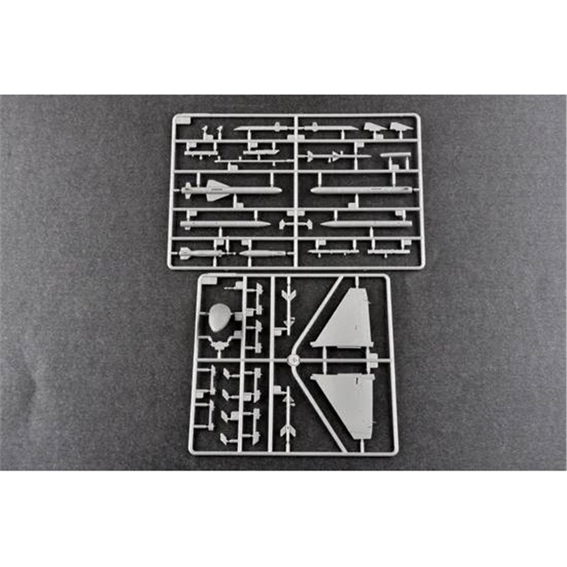 Trumpeter 01668 1/72 Ölçek, Chinese J-15, Savaş Uçağı Plastik Model Kiti