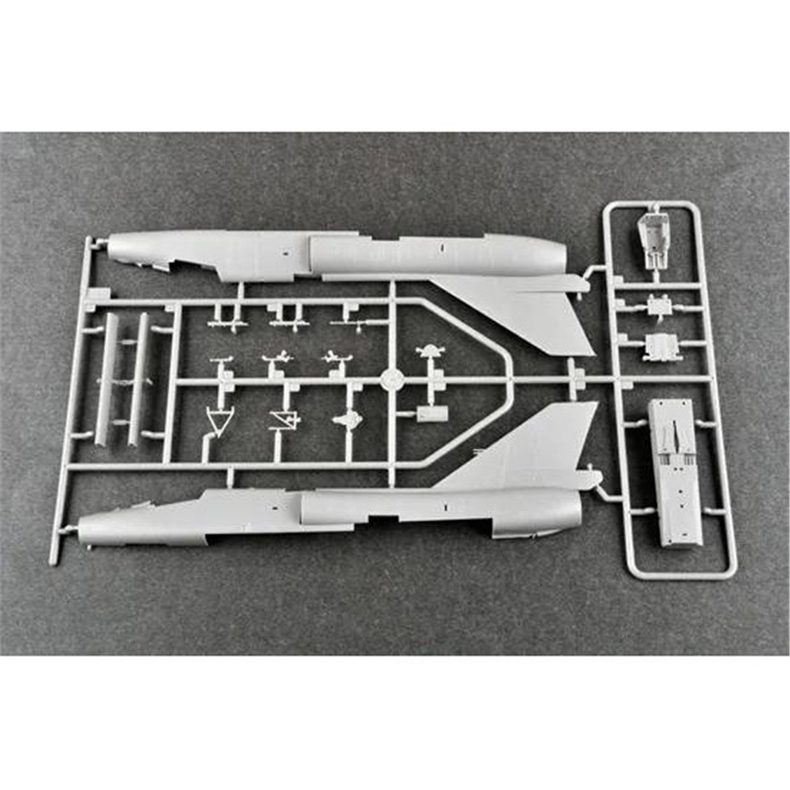Trumpeter 01682 1/72 Ölçek, US F-106A Delta Dart, Savaş Uçağı Plastik Model Kiti