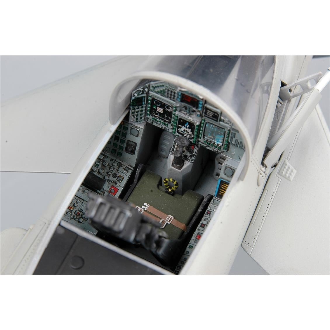 Trumpeter 02278 1/32 Ölçek, EF-2000A Eurofighter Typhoon, Savaş Uçağı, Plastik model Kiti