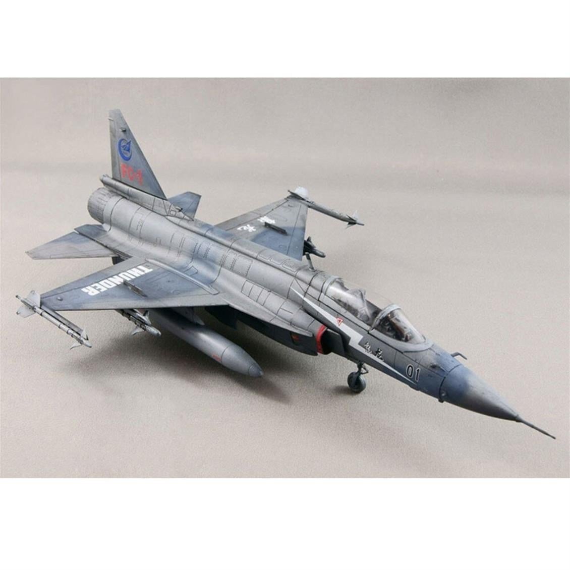 Trumpeter 02815 1/48 Ölçek, Chinese FC-1 Fierce Dragon Savaş Uçağı Plastik Model Kiti