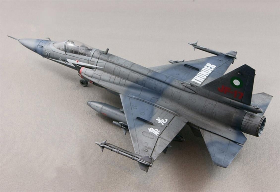Trumpeter 02815 1/48 Ölçek, Chinese FC-1 Fierce Dragon Savaş Uçağı Plastik Model Kiti