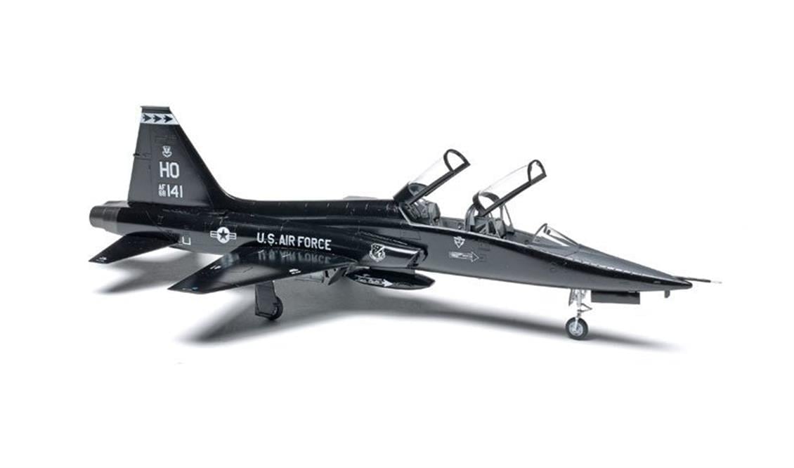 Trumpeter 02852 1/48 Ölçek, T-38A Talon Eğitim Uçağı Plastik Model Kiti