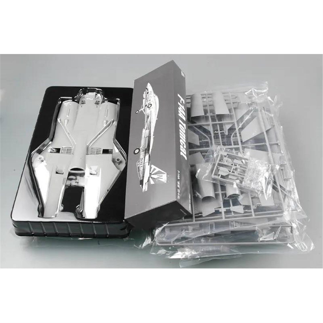 Trumpeter 03201 1/32 Ölçek, F-14A Tomcat, Savaş Uçağı Plastik Model Kiti