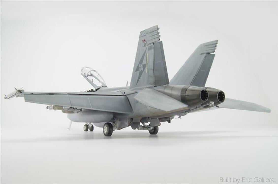 Trumpeter 03205 1/32 Ölçek, F/A-18F Süper Hornet Savaş Uçağı Plastik Model Kiti