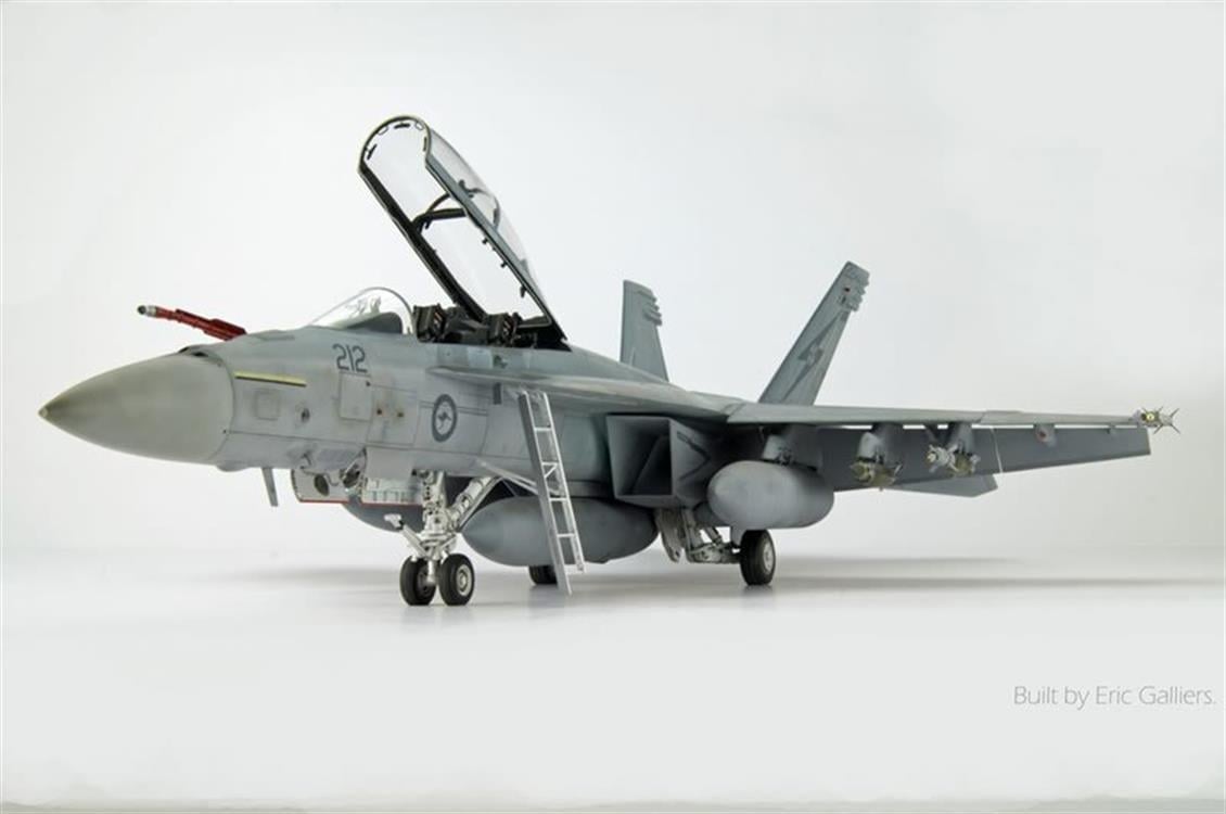 Trumpeter 03205 1/32 Ölçek, F/A-18F Süper Hornet Savaş Uçağı Plastik Model Kiti