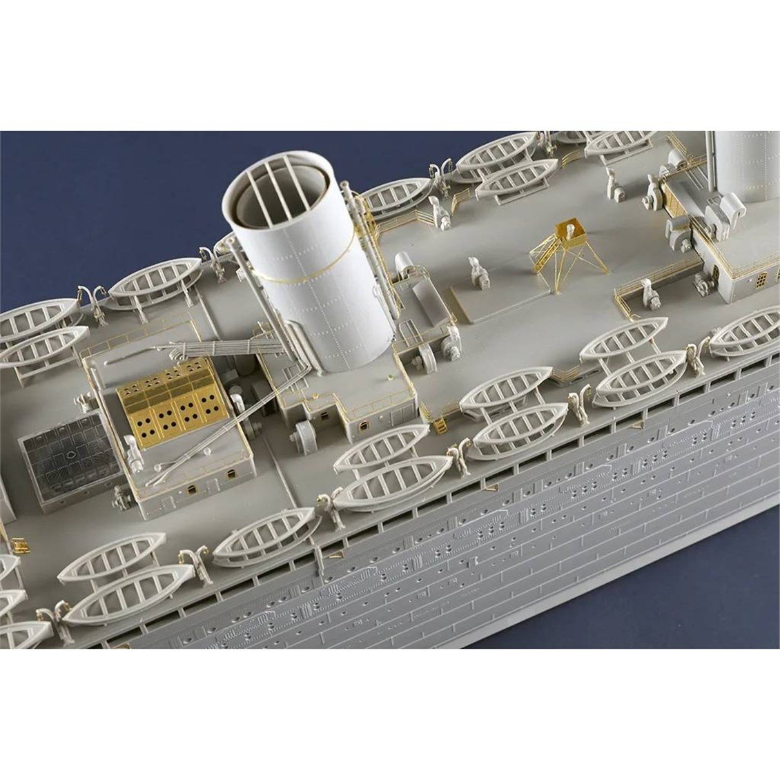 Trumpeter 03720 1/200 Ölçek, HMT Olympic, Yolcu Gemisi Plastik Model Kiti