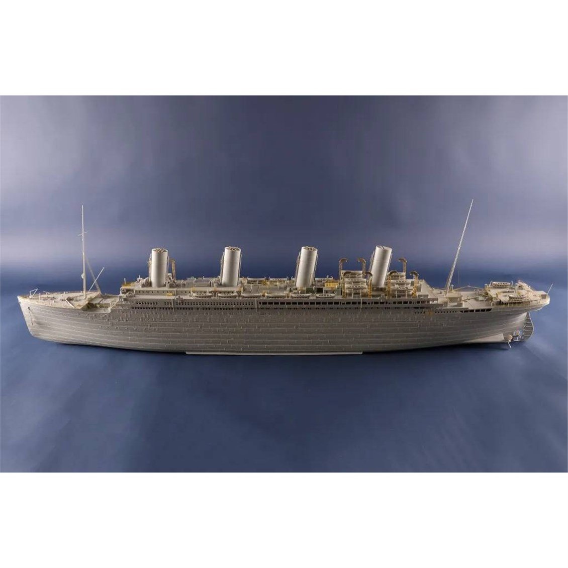 Trumpeter 03721 1/200 Ölçek, HMHS Britannic, Yolcu Gemisi Plastik Model Kiti