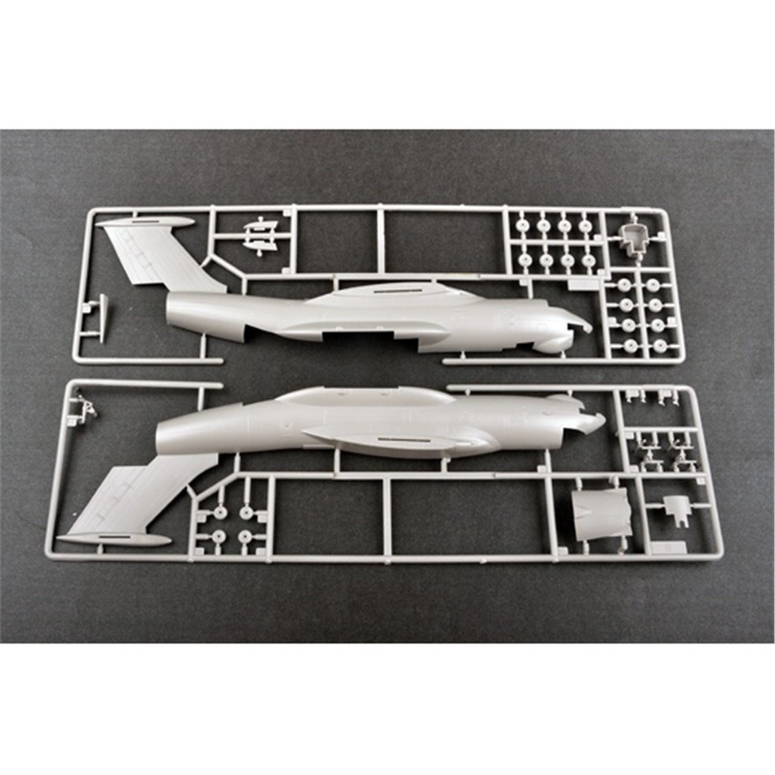 Trumpeter 03901 1/144 Ölçek, Ilyushin IL-76 Transport, Yakıt İkmal Uçağı Plastik Model Kiti