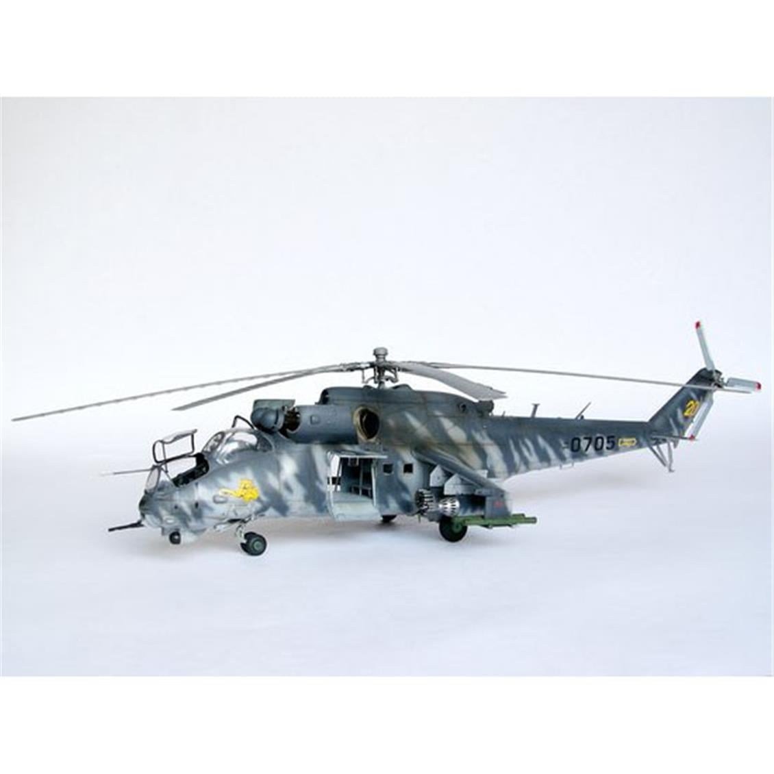 Trumpeter 05103 1/35 Ölçek, Mil Mi-24V Hind-E Helikopter, Plastik Model Kiti