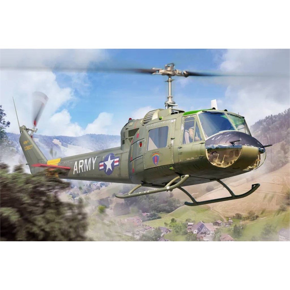 Trumpeter 05111 1/35 Ölçek, UH-1B Huey, Askeri Helikopter Plastik Model Kiti