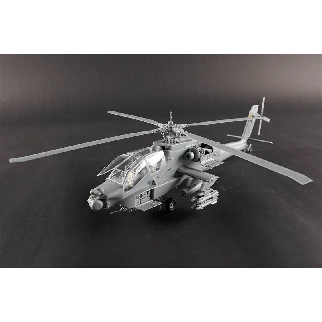Trumpeter 05115 1/35 Ölçek, AH-64A Apache (Geç Dönem), Askeri Helikopter Plastik Model Kiti