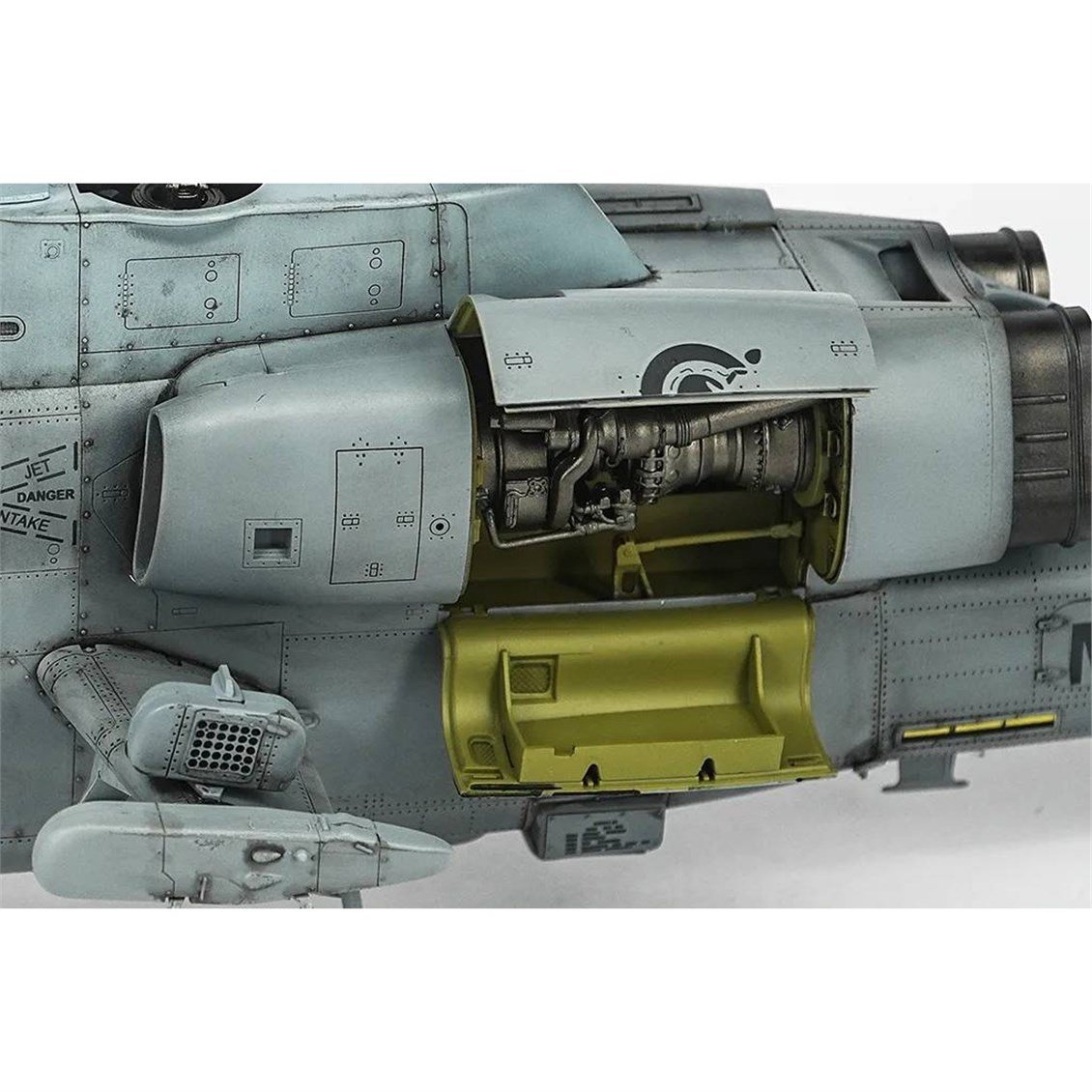 Trumpeter 05116 1/35 Ölçek, AH-1W Super Cobra, Askeri Helikopter Plastik Model Kiti