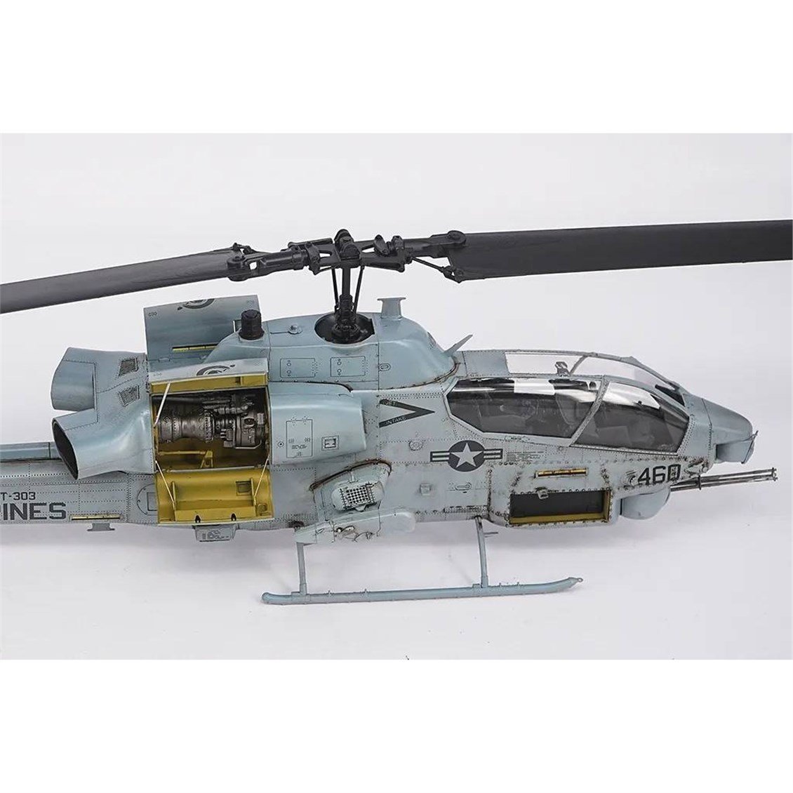 Trumpeter 05117 1/35 Ölçek, AH-1W Super Cobra (Turned Exhaust), Askeri Helikopter Plastik Model Kiti
