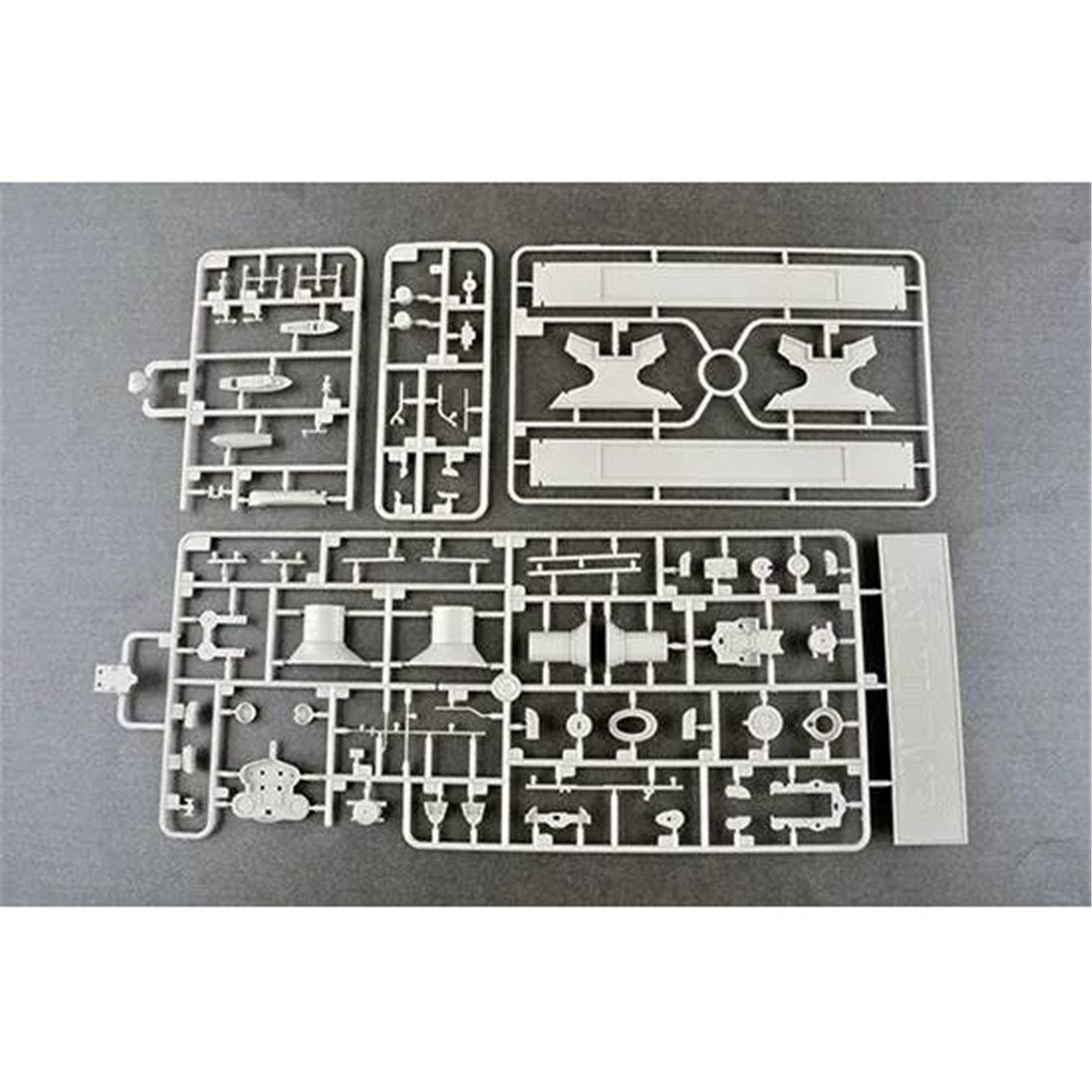 Trumpeter 05348 1/350 Ölçek, Italyan Fiume, Ağır Kruvazör Plastik Model Kiti