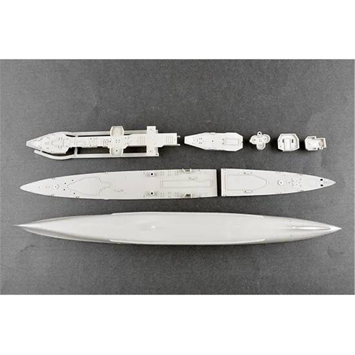 Trumpeter 05363 1/350 Ölçek, HMS Colombo, C Sınıfı Hafif Kruvazör Plastik Model Kiti