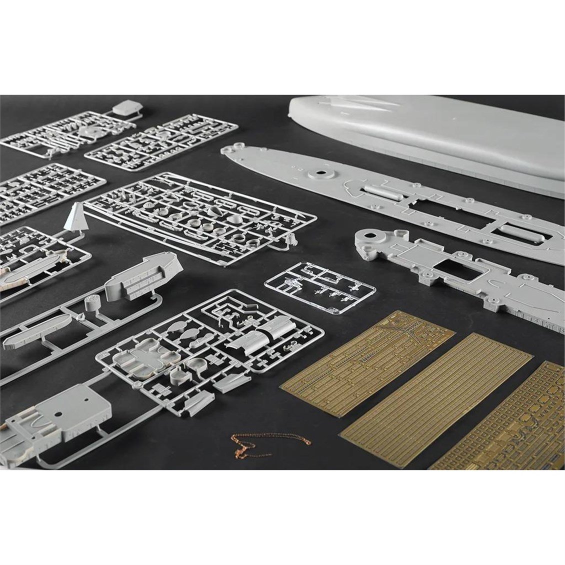 Trumpeter 05372 1/350 Ölçek, USS BB-67, Montana Sınıfı Savaş Gemisi Plastik Model Kiti