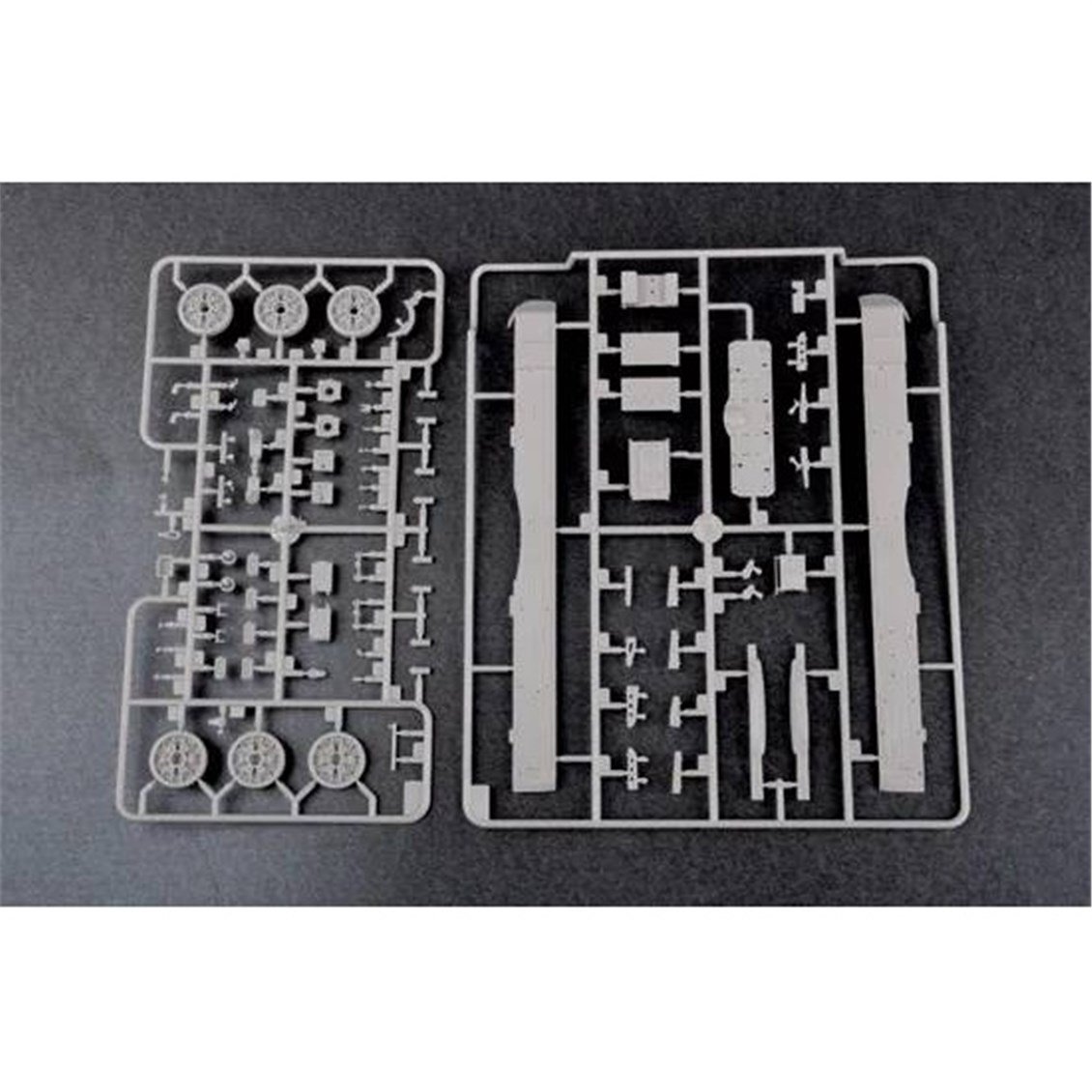 Trumpeter 05582 1/35 Ölçek, Rus TOS-1A, Çoklu Roketatar Plastik Model Kiti