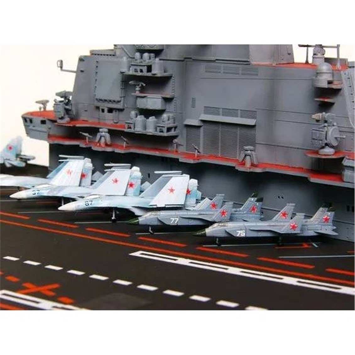 Trumpeter 05606 1/350 Ölçek, Admiral  Kuznetsov, Uçak Gemisi Plastik Model Kiti