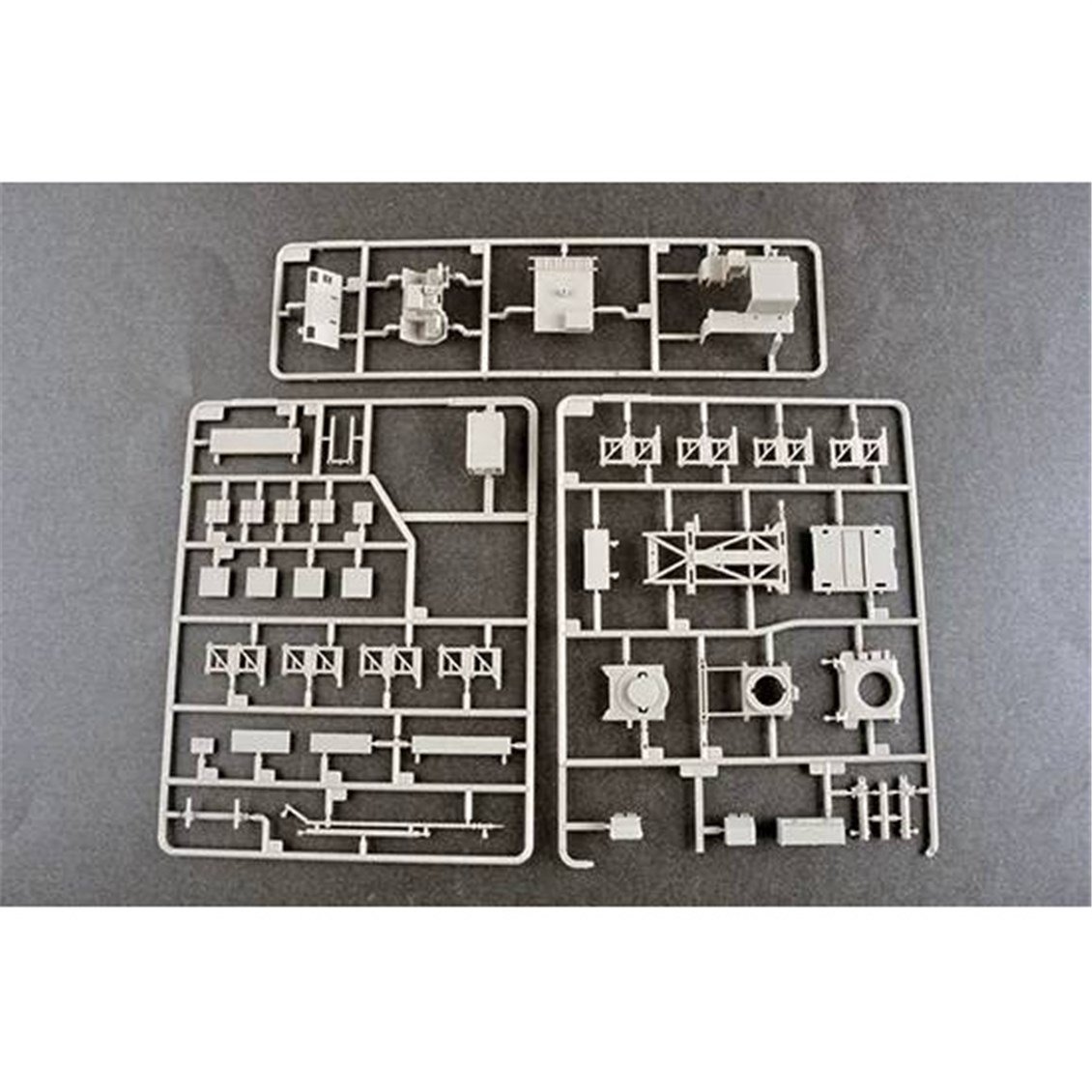 Trumpeter 07158 1/72 Ölçek, M983 HEMTT Çekici & M901 Füze Rampası ve MIM-104 Patriot SAM Füze Sistemi (PAC-2), Plastik Model Ki