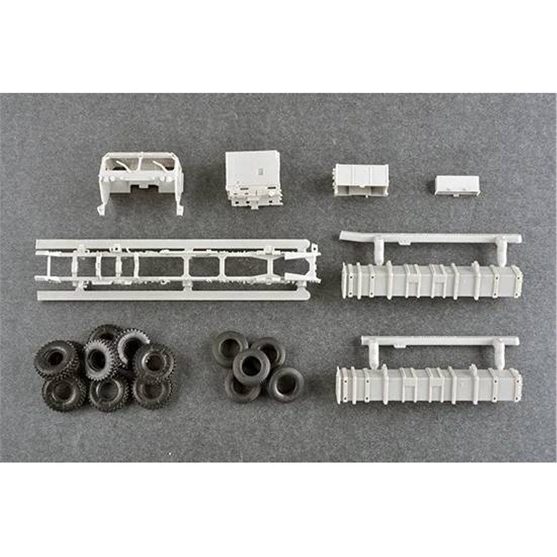 Trumpeter 07158 1/72 Ölçek, M983 HEMTT Çekici & M901 Füze Rampası ve MIM-104 Patriot SAM Füze Sistemi (PAC-2), Plastik Model Ki