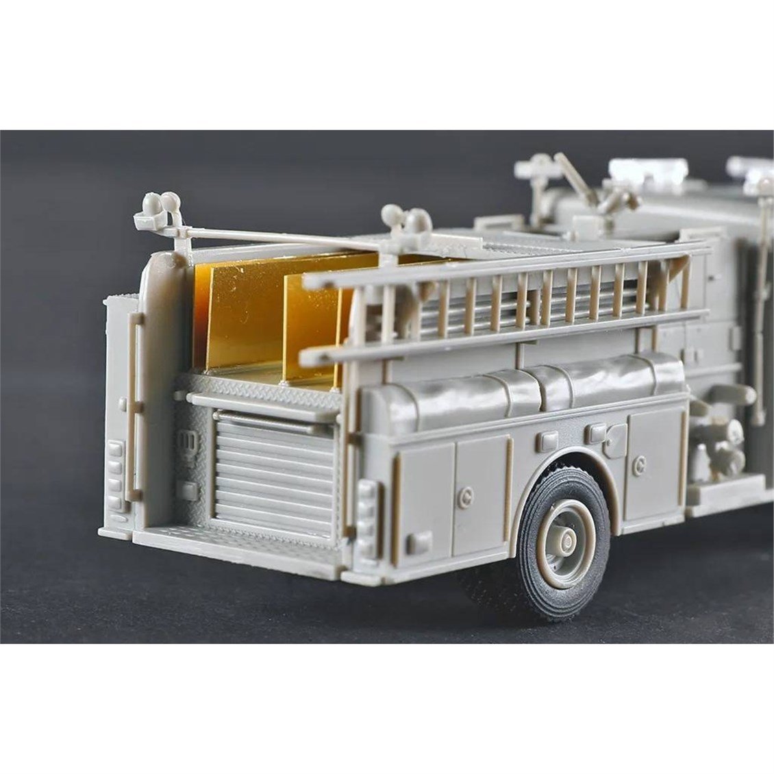 Trumpeter 07445 1/72 Ölçek, American LaFrance Eagle, İtfaiye Aracı Plastik Model Kiti