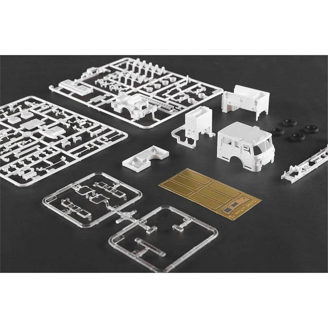 Trumpeter 07445 1/72 Ölçek, American LaFrance Eagle, İtfaiye Aracı Plastik Model Kiti