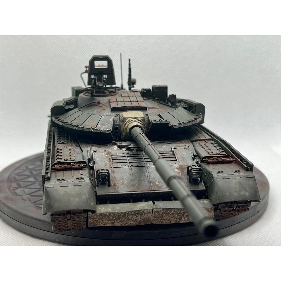 Trumpeter 09587 1/35 Ölçek, Rus T-80BVM Ana Muharebe Tankı, Plastik Model Kiti
