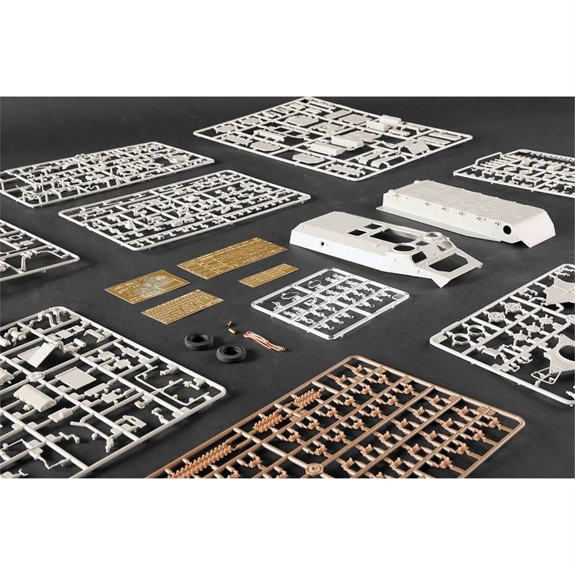 Trumpeter 09618 1/35 Ölçek, MT-LB Zırhlı Personel Taşıyıcı ve ZU-23-2 Uçaksavar Topu, Plastik Model Kiti