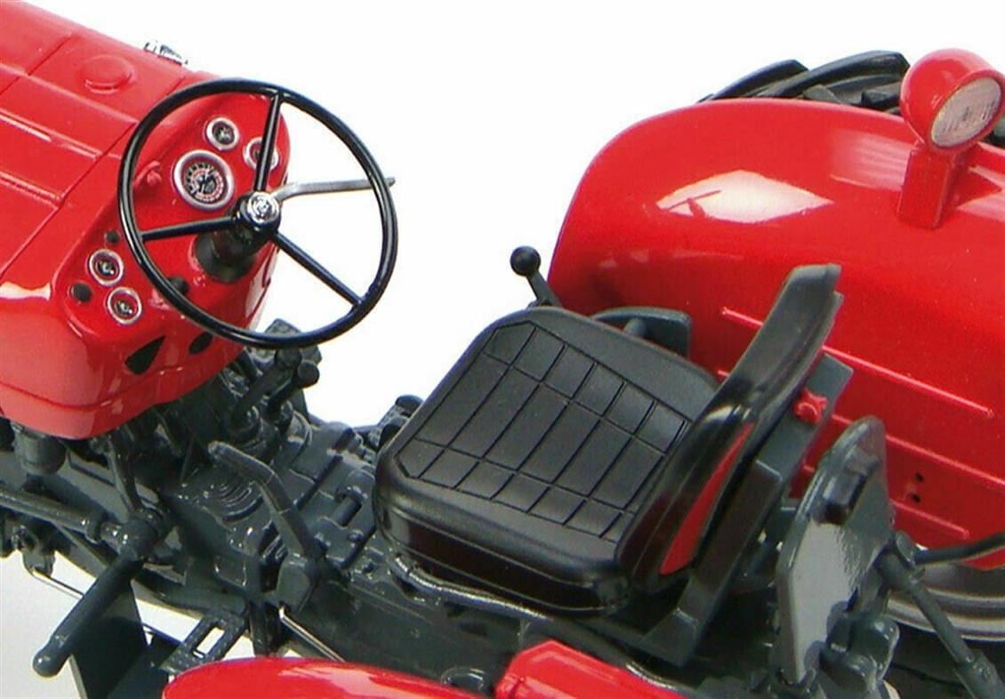 Universal Hobbies UH2698 1/16 Ölçek, Massey Ferguson 135 Traktör, Sergilemeye Hazır Metal Tarımsal Makina Modeli