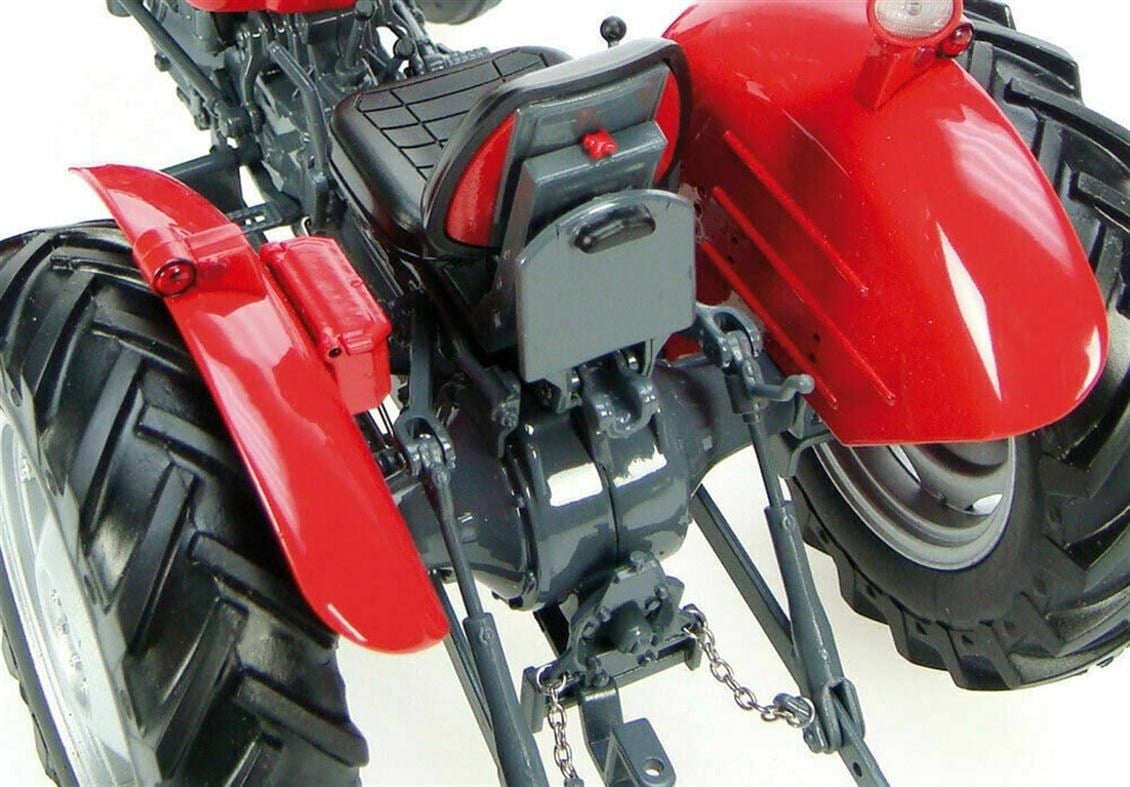 Universal Hobbies UH2698 1/16 Ölçek, Massey Ferguson 135 Traktör, Sergilemeye Hazır Metal Tarımsal Makina Modeli