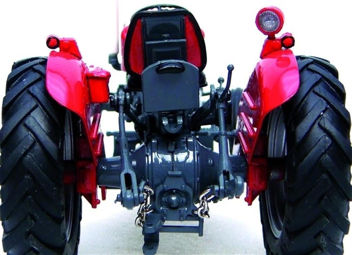 Universal Hobbies UH2785 1/32 Ölçek, Massey Ferguson 135 Kabinsiz Traktör (1965), Sergilemeye Hazır Metal Tarımsal Makina Model