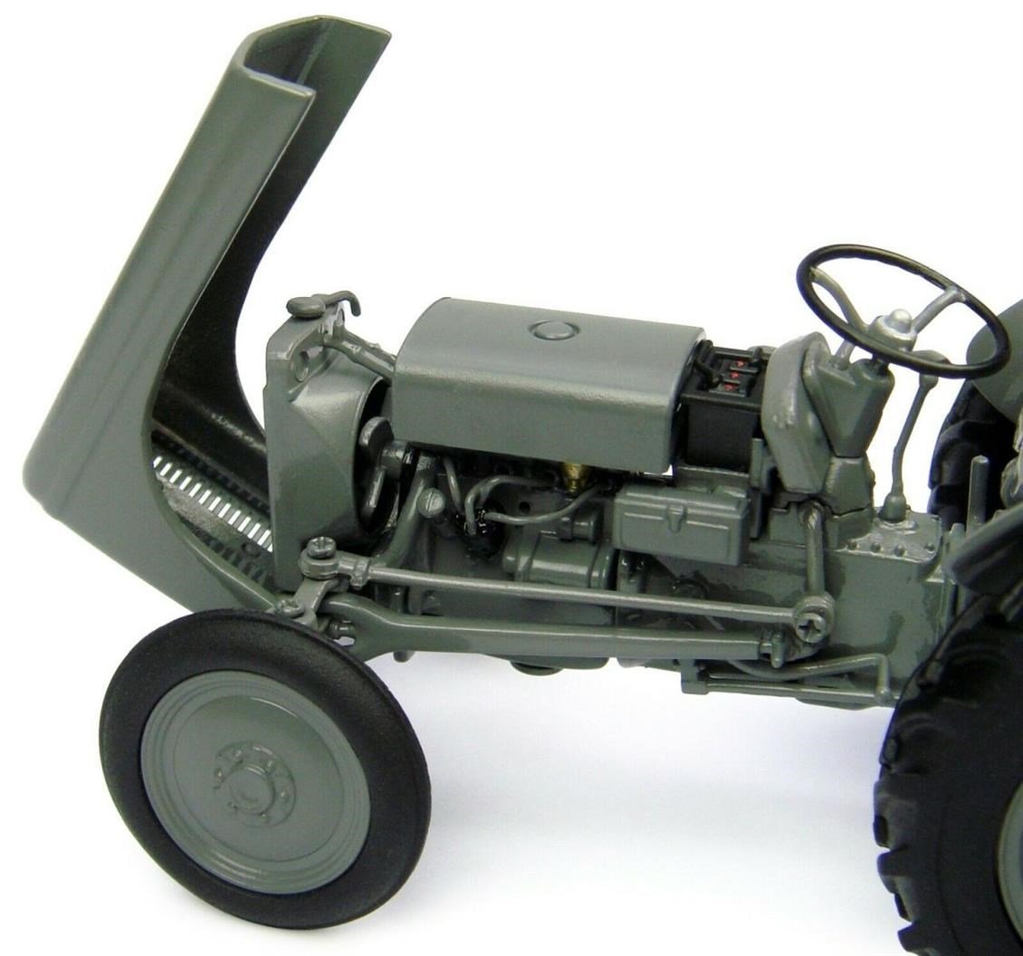 Universal Hobbies UH4189 1/32 Ölçek, Ferguson TEA-20 Traktör, Sergilemeye Hazır Metal Tarımsal Makina Modeli