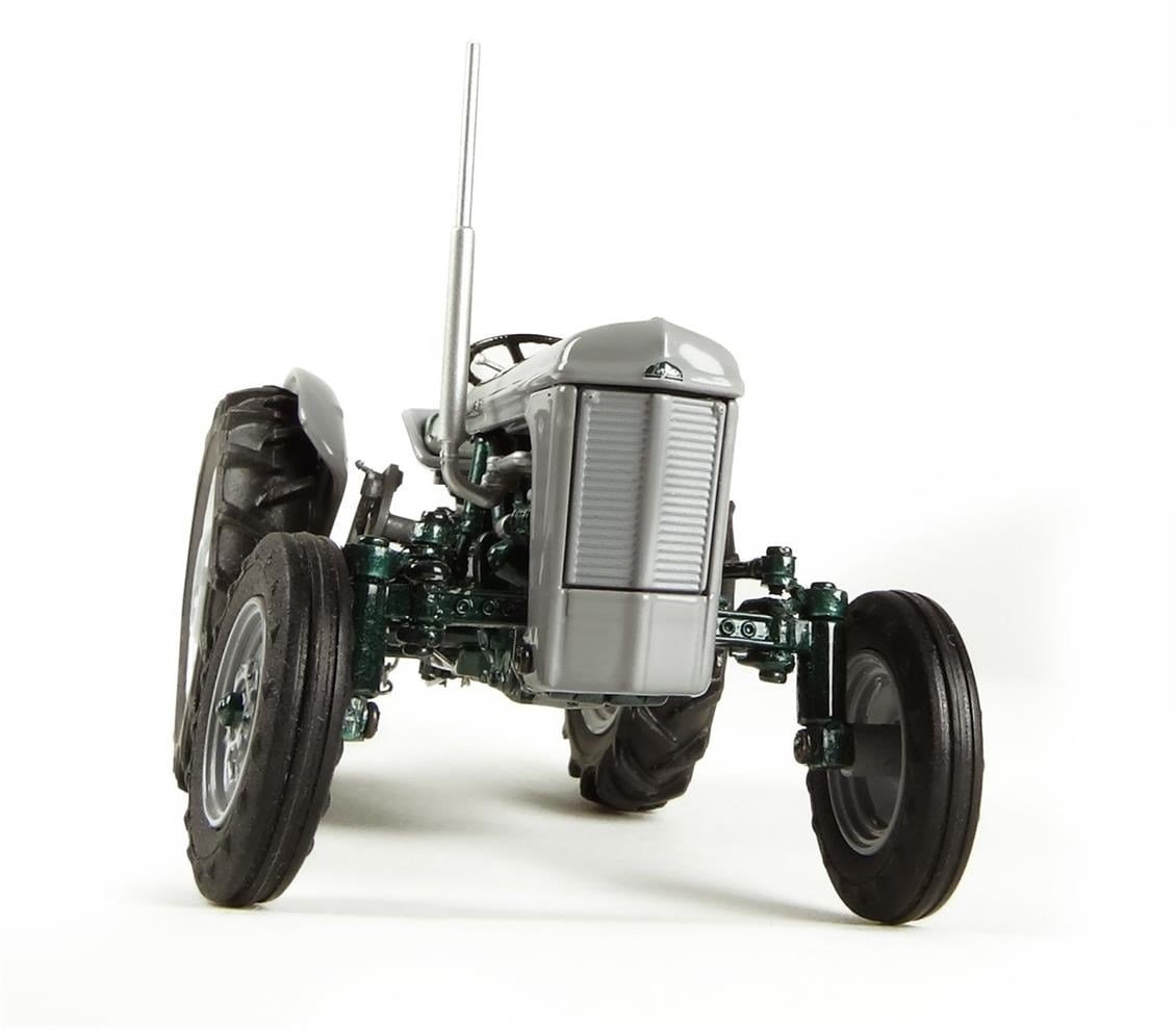 Universal Hobbies UH4988 1/32 Ölçek, Ferguson TO 35 (Launch Edition) Traktör, Sergilemeye Hazır Metal Tarımsal Makina Modeli