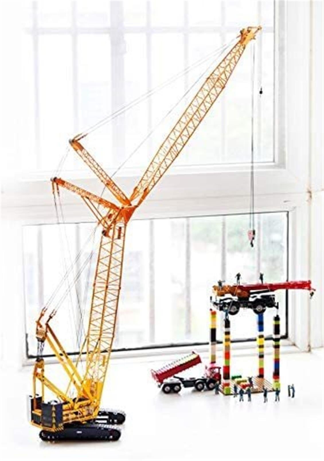 Yagao QUY300 1/50 Ölçek, XCMG 300 Ton Paletli Vinç-Sergilemeye Hazır Metal Model