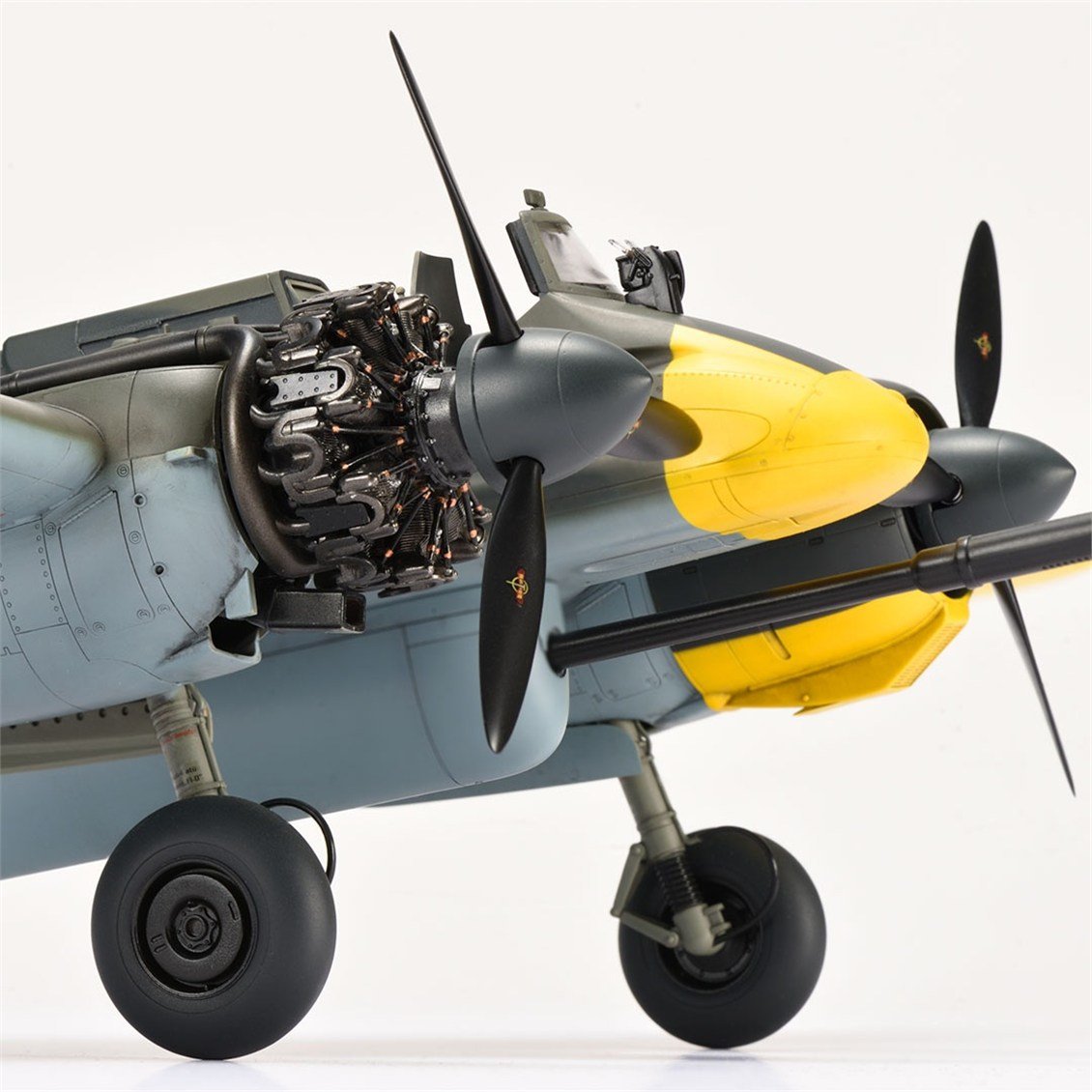 Zoukei Mura SWS19 1/32 Ölçek, Hs 129 B-3 Savaş Uçağı, Plastik Model Kiti