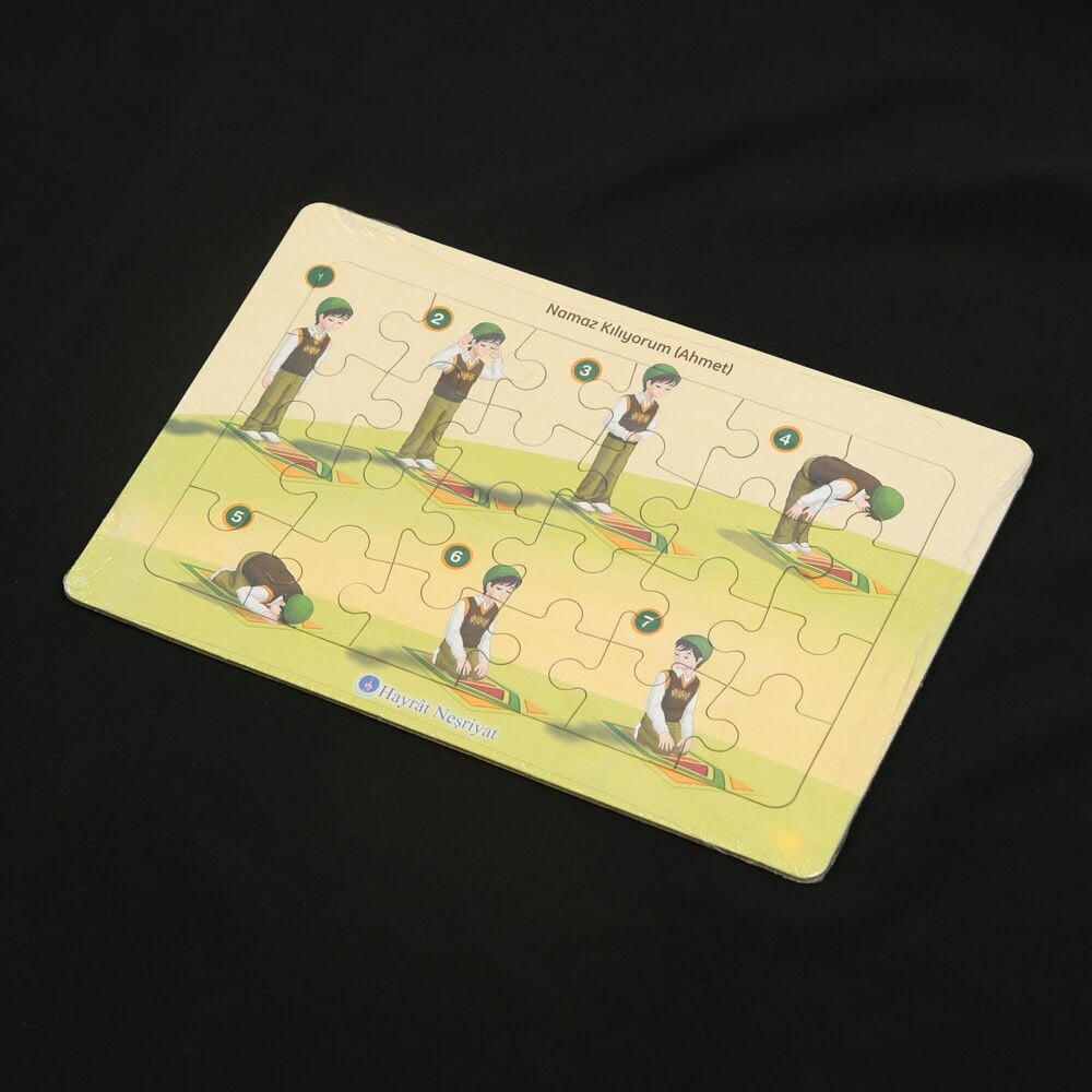 Ahmet Namaz Kılıyor - Yapboz - 28x18