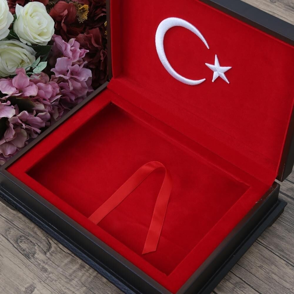 Ahşap Kutulu Kur'an-ı Kerim Ayyıldız (Hafız Boy)