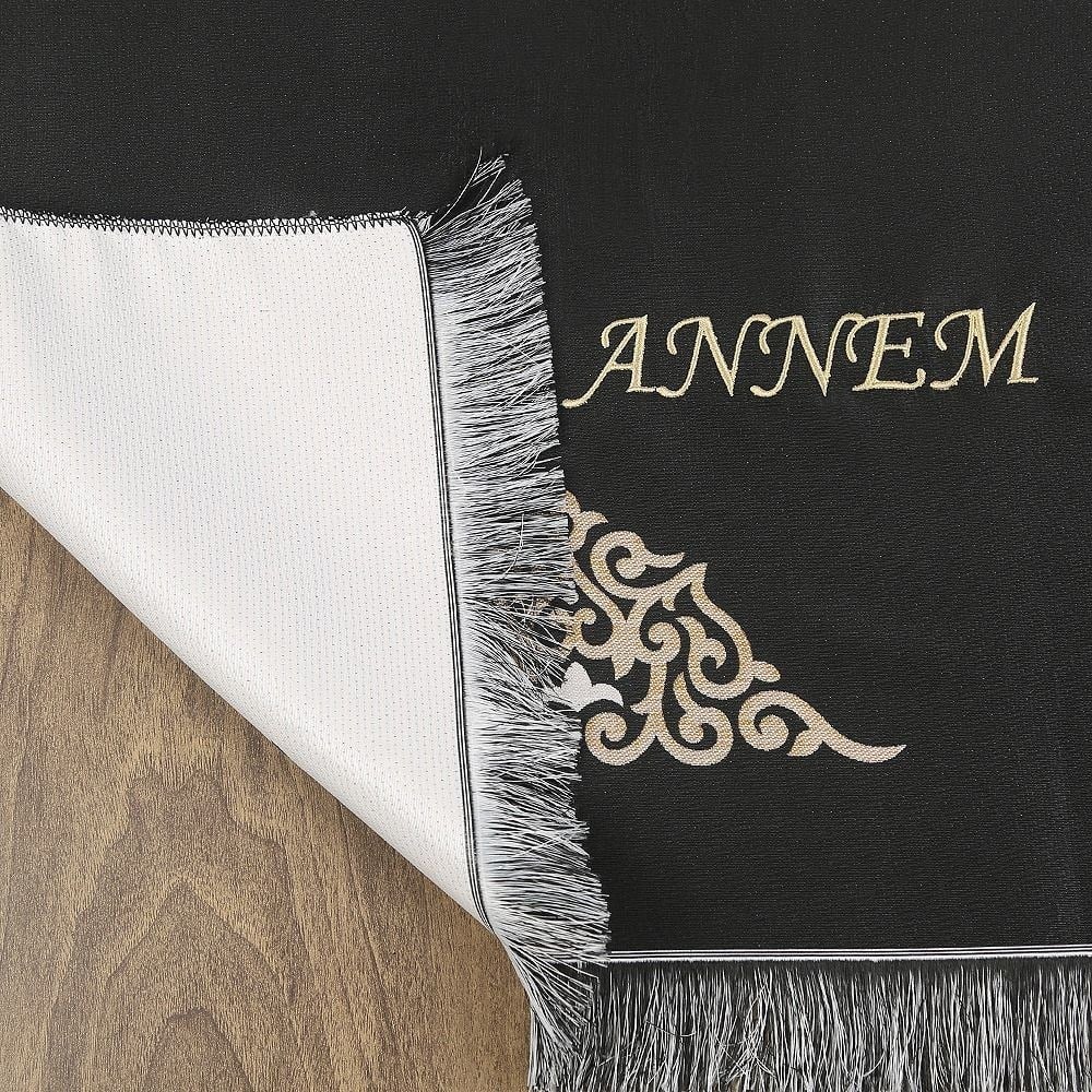 Anneler günü Hediyesi, Annenizin İsmine Özel Seccade, İğne Oyalı Şal, İnci Tesbih, Süslemeli Asetat Kutulu (26×23 cm)