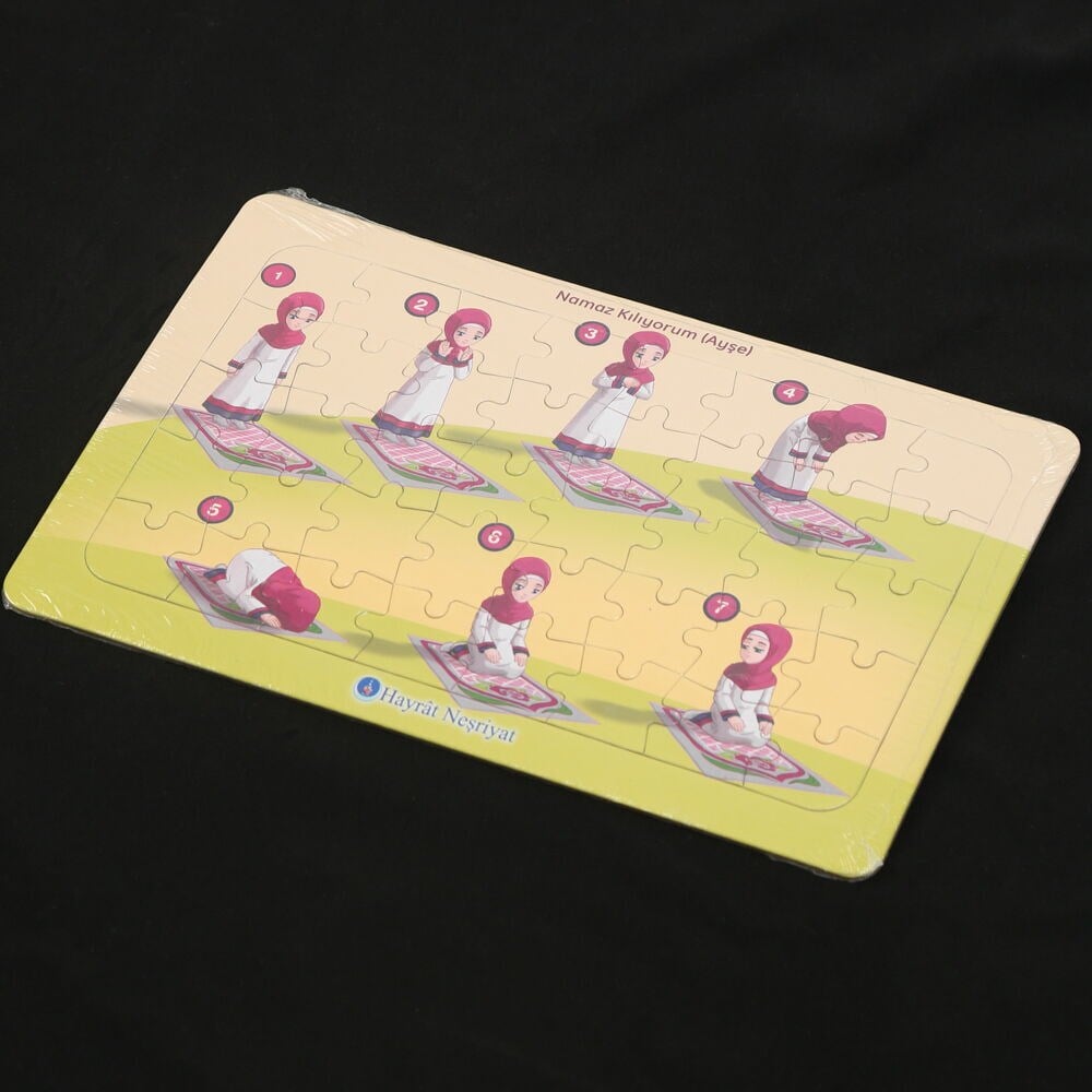 Ayşe Namaz Kılıyor - Yapboz - 28x18